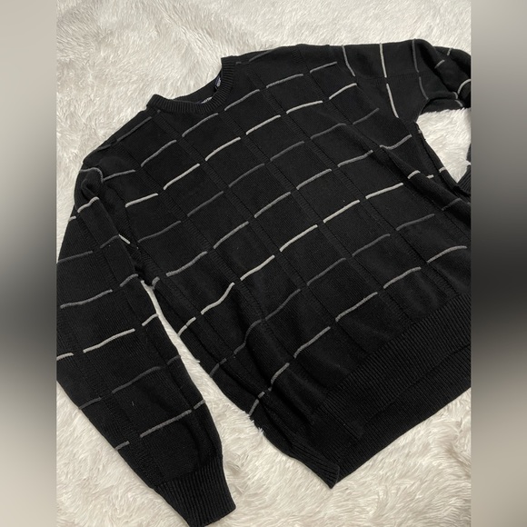 RoundTree & Yorke Crewneck Sweatshirt | Black with Stripes | Medium - Picture 1 of 11